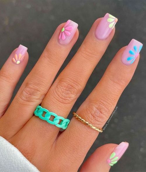 cute trendy short acrylic nails
